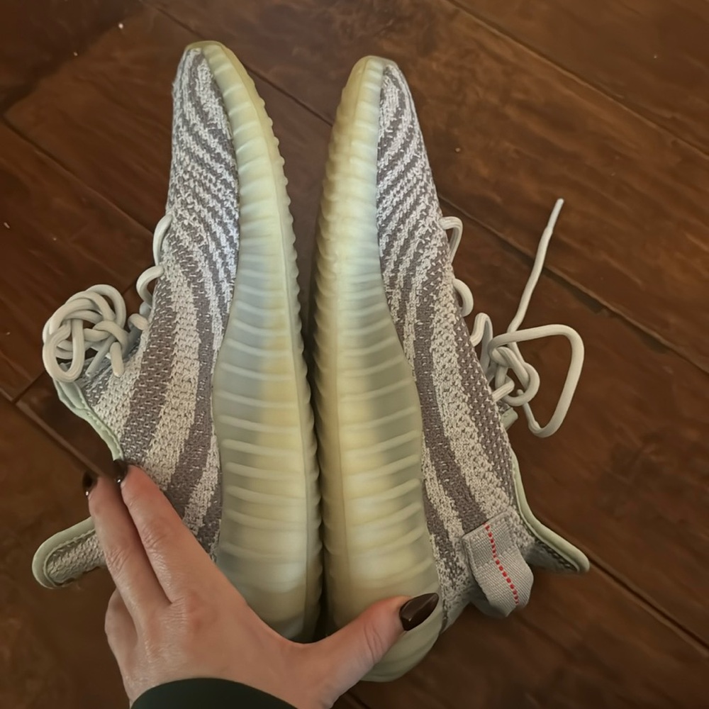 Yeezy Boost - Picture 5 of 9